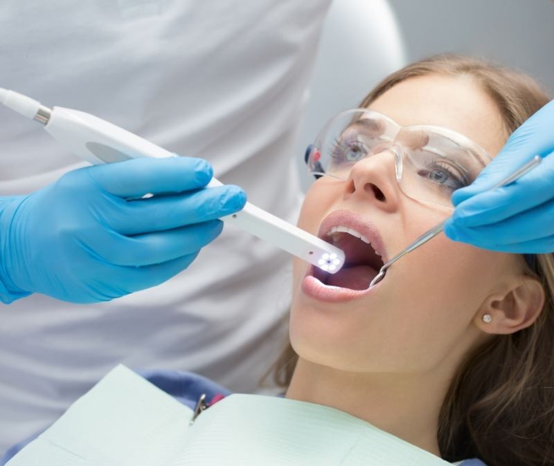 Dentist using laser cavity detection tool