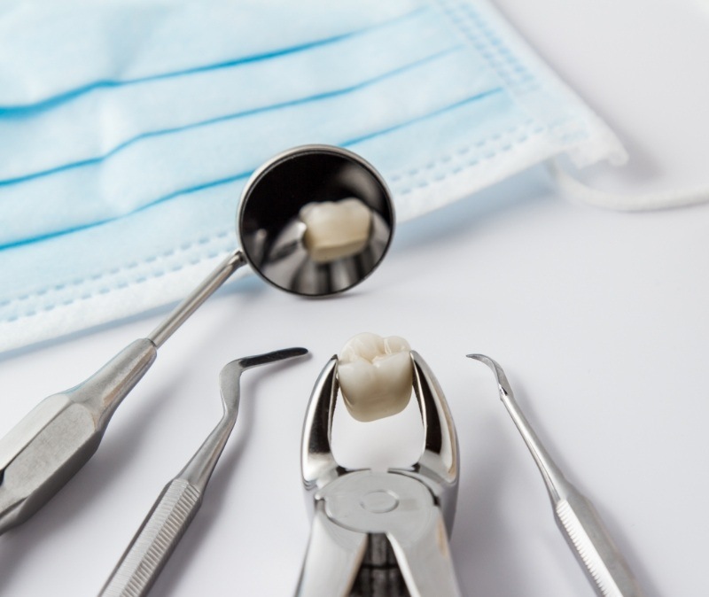 Clasp holding an extracted tooth